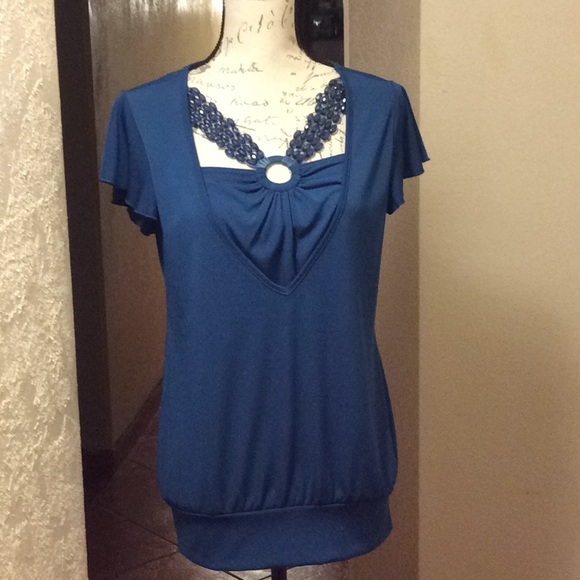 Tops - 💜3/$20 Blue top polyester and spandex